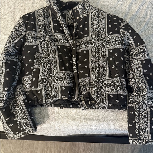 superdown Black and White Gianina Paisley Puffer Jacket REVOLVE - Picture 3 of 4